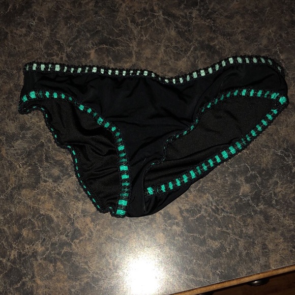 Bathing suits - Picture 4 of 7